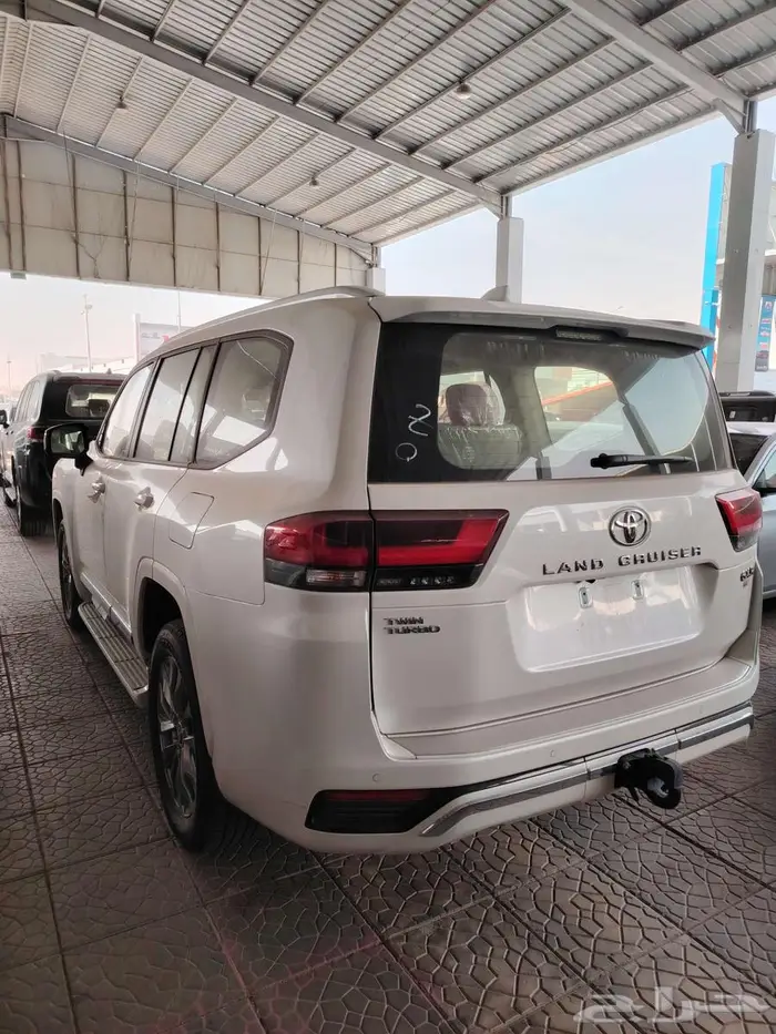 تويوتا لاندكروزر جي اكس ار L4 بنزين 2025 رقم 4 سعودي 5