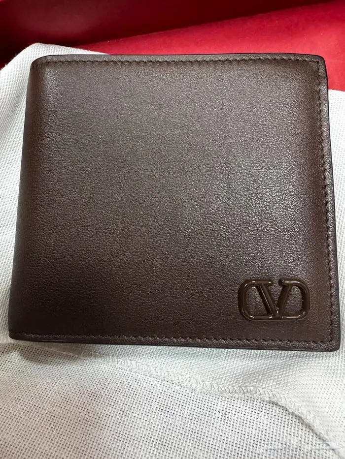 اكسسوارات رجالية فاخرة فالنتينو غارافاني لوي فيتون هيرمز 13