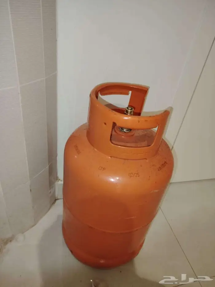 دبة غاز وثلاجه نظيفه للبيع 1