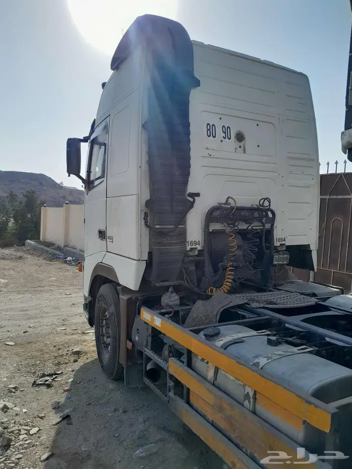 راس شاحنه فولفو 2007 بحاله جيده مفحوص مجدد القير اتمتك 2