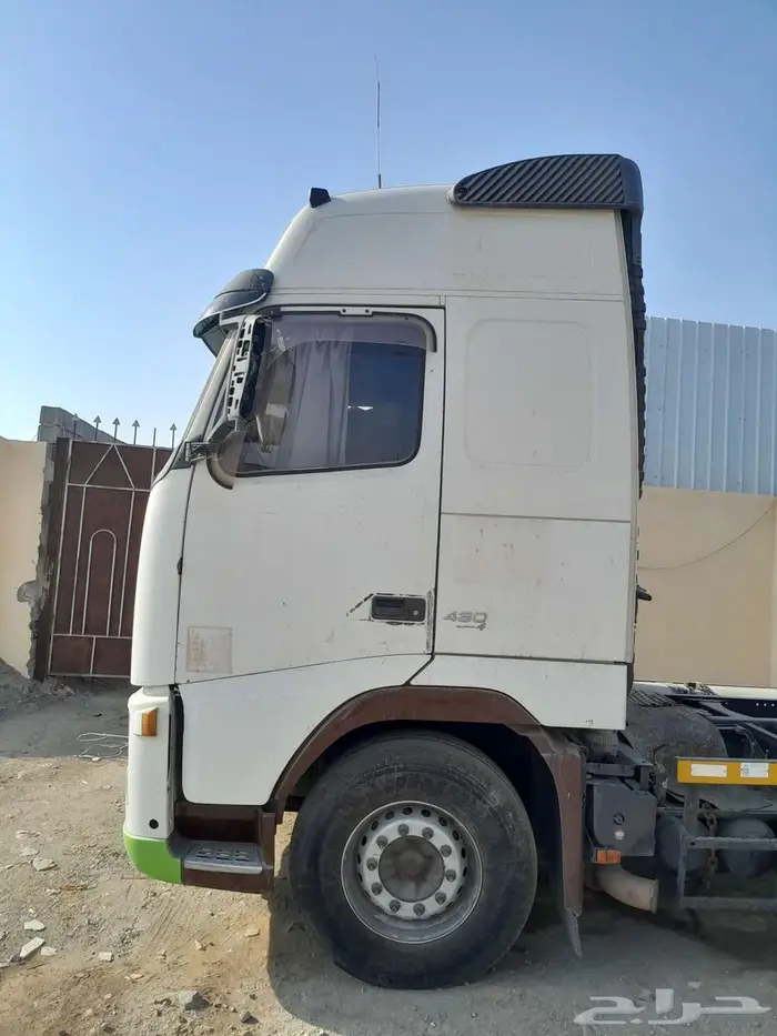 راس شاحنه فولفو 2007 بحاله جيده مفحوص مجدد القير اتمتك 1