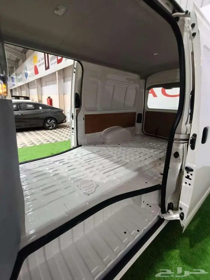 تويوتا هايس فان بضاعة ديزل سقف عالي جير اتوماتيك 2026 10