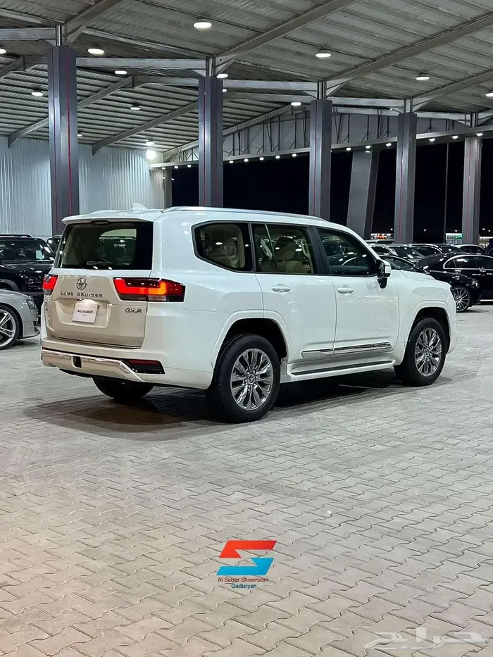 تويوتا لاندكروزر GXR 3 موديل 2025 3