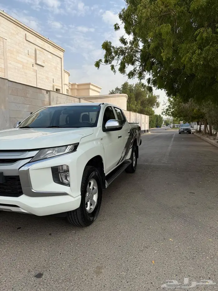 ميتسوبيشي L200 2022 دبل بحالة ممتازة 2