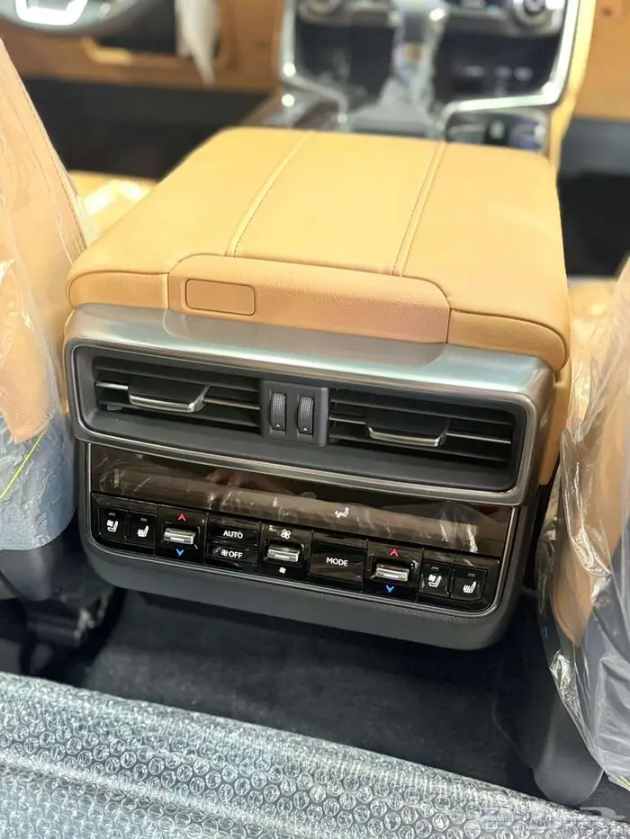 لكزس LX600 BB موديل 2025 وارد سعودي 9