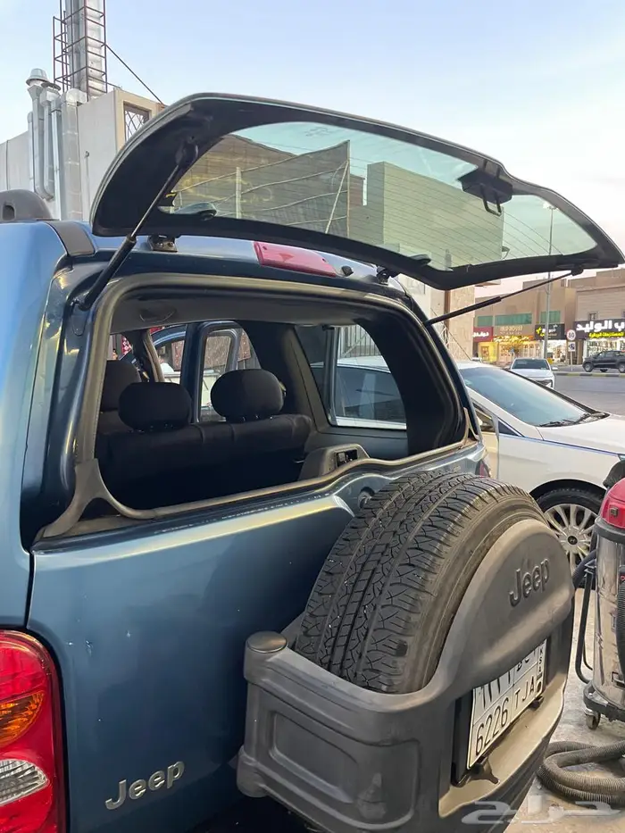جيب شاروكي ليبرتي 2004 3