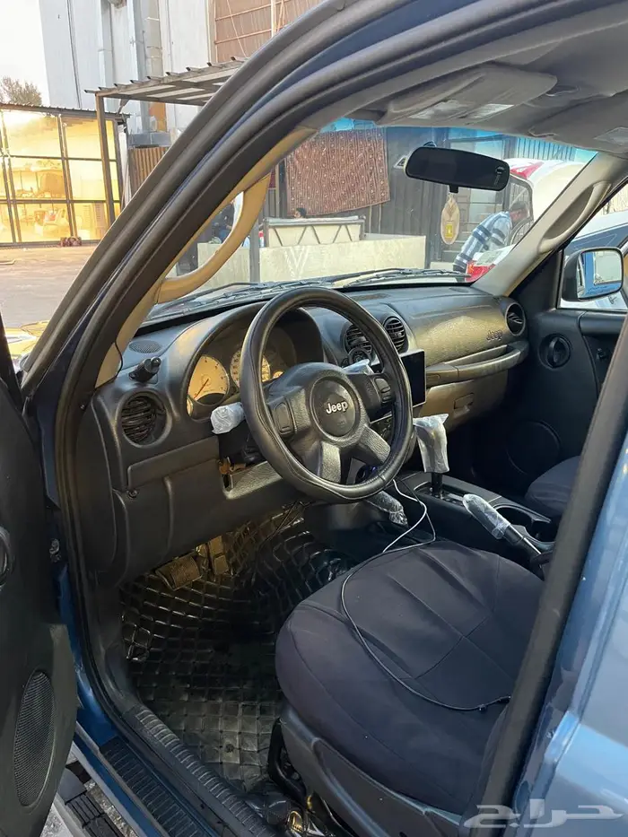 جيب شاروكي ليبرتي 2004 7