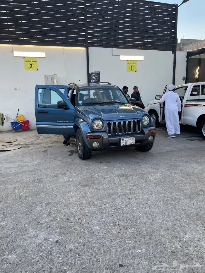 جيب شاروكي ليبرتي 2004 11