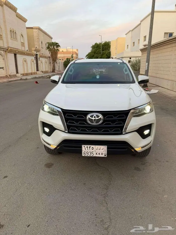 فورشنر 2024 V6 للتنازل بدون مقابل الممشى 33 الف فقط 1