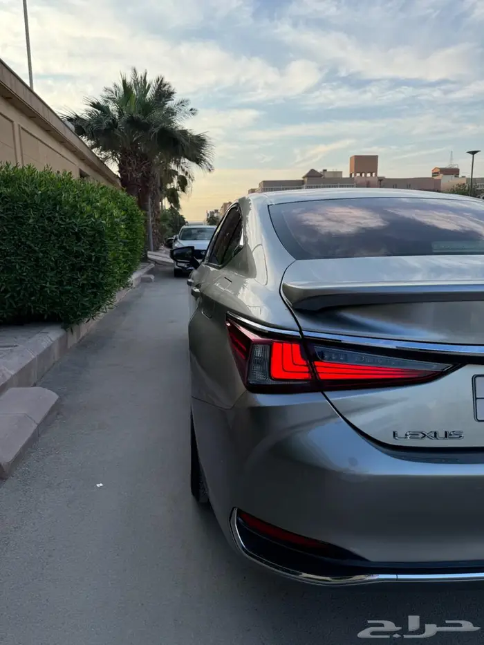 لكزس Es 2021 عبداللطيف جميل 0