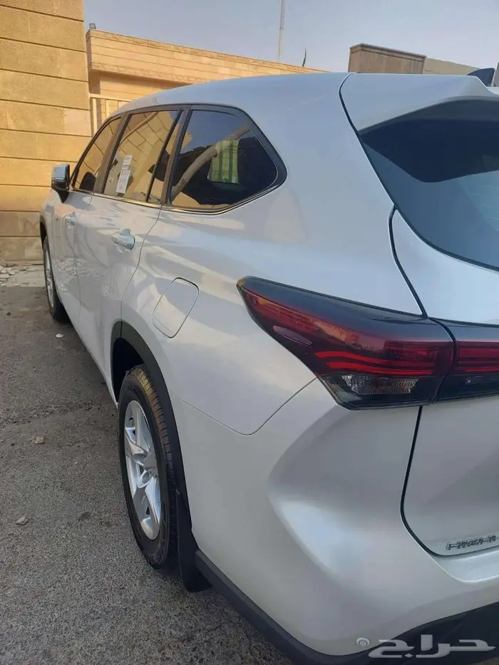 (4x2) 2024 LE تويوتا هايلاندر 3