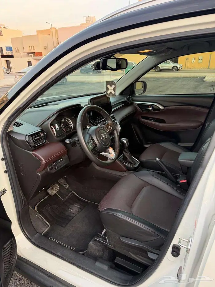 تويوتا أوربان كروزر 2024 فل كامل (GLX) 5