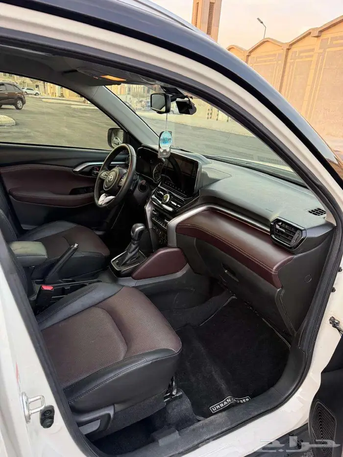 تويوتا أوربان كروزر 2024 فل كامل (GLX) 3