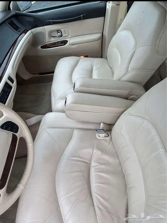 للبيع لنكون موديل 1996 Lincoln town car Signature Touring 5