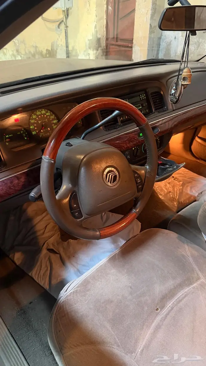 فوردماركيز2002 3