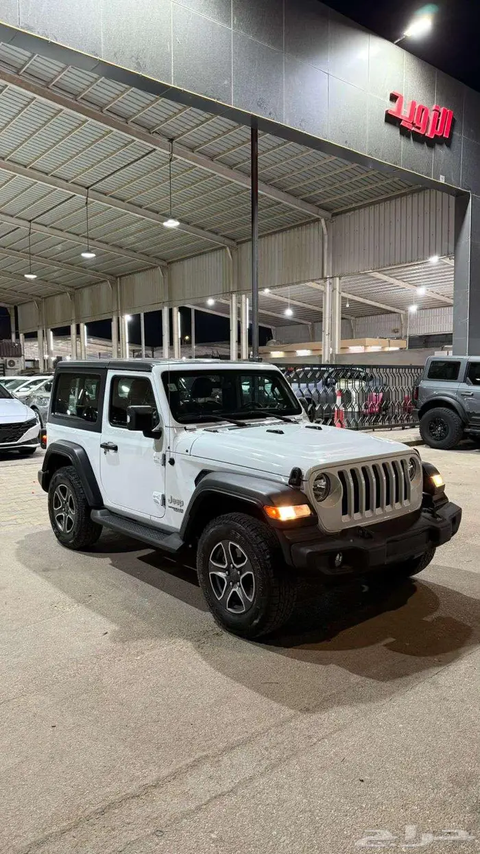 جيب رانجلر سبورت ربع موديل 2021 عداد 132000 0