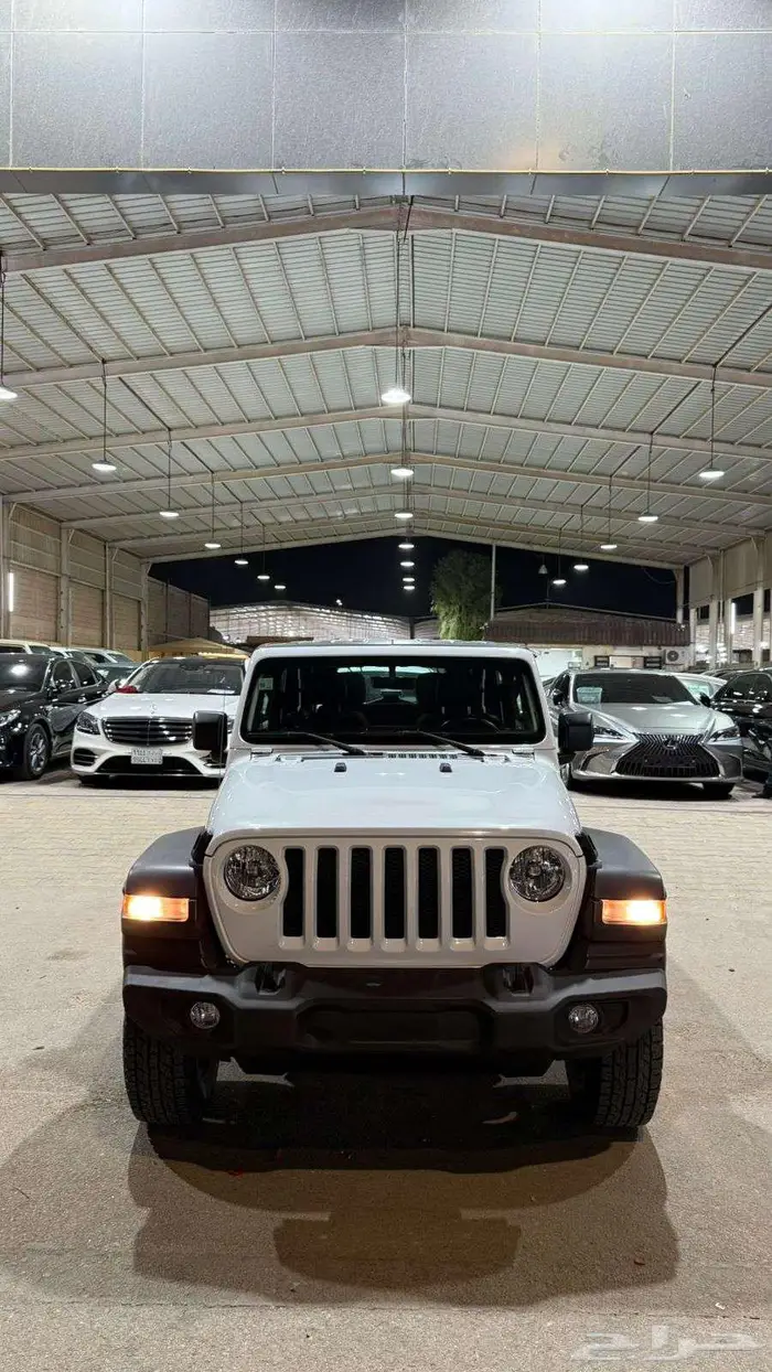 جيب رانجلر سبورت ربع موديل 2021 عداد 132000 2