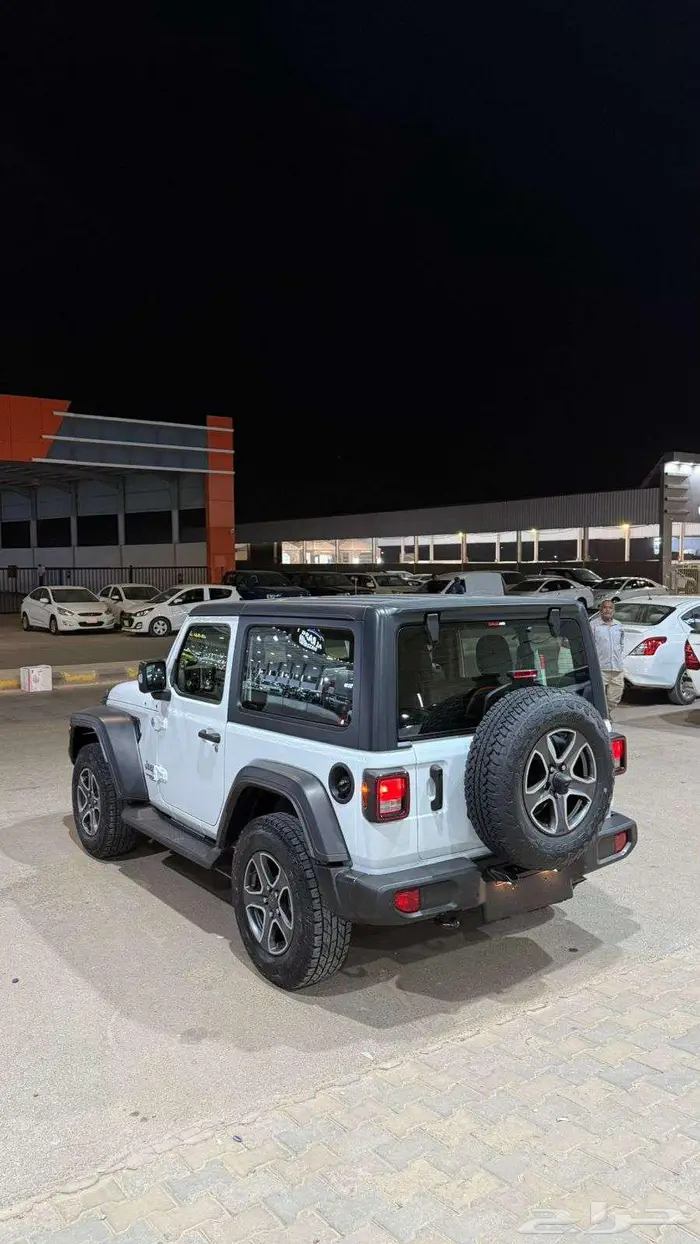 جيب رانجلر سبورت ربع موديل 2021 عداد 132000 4