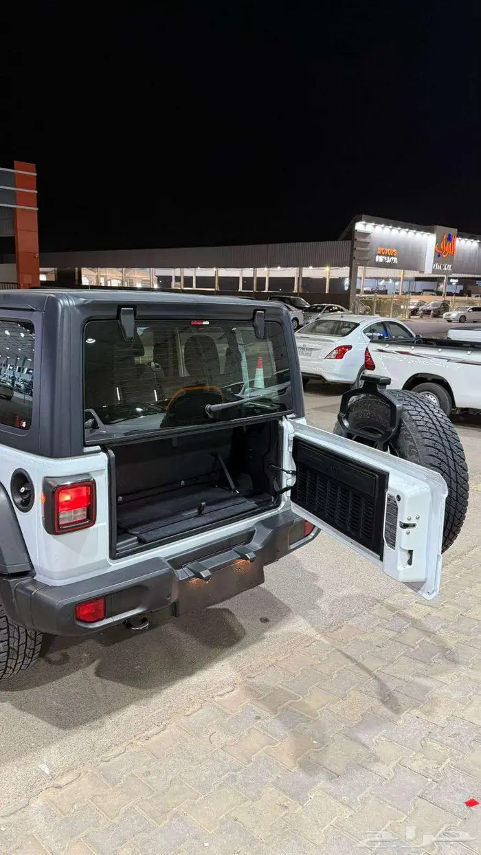 جيب رانجلر سبورت ربع موديل 2021 عداد 132000 9