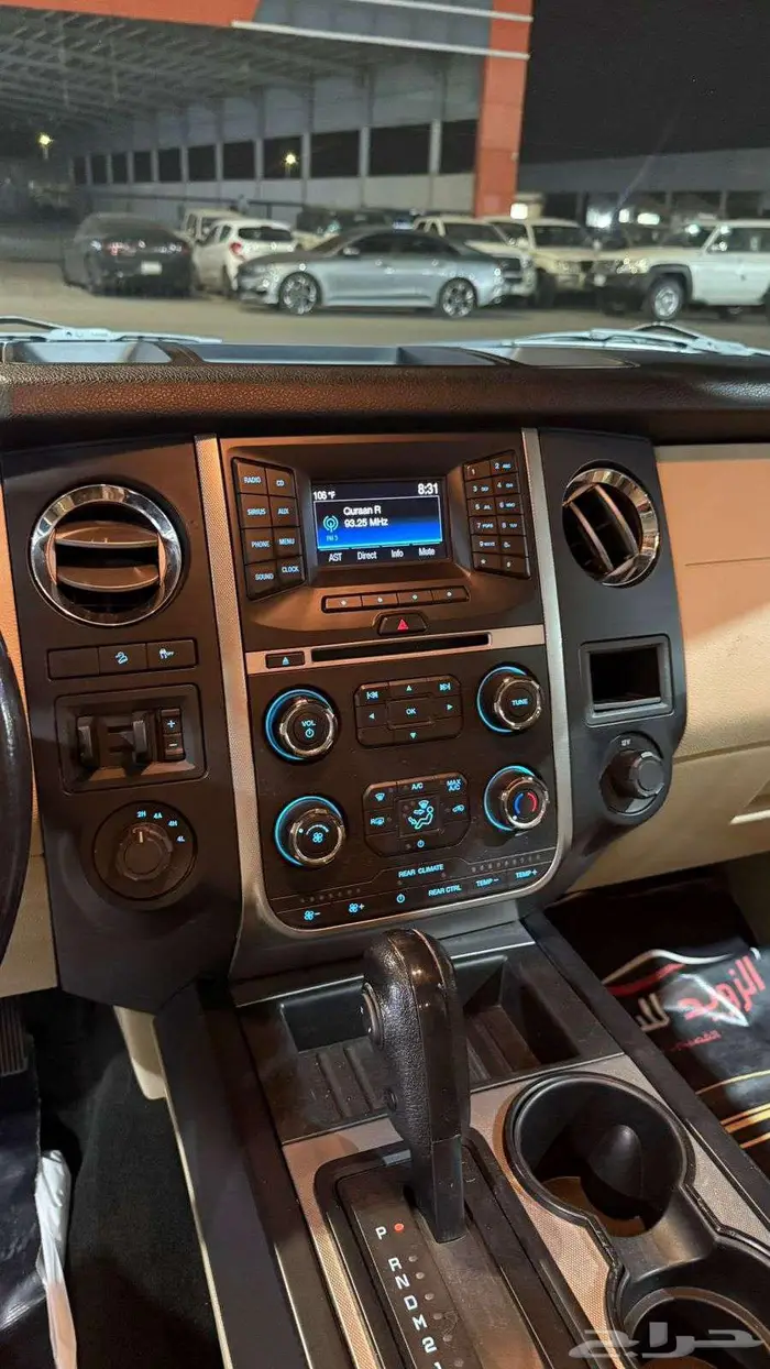 فورد اكسبديشن 2016 دبل عداد 125000فقط XL 10