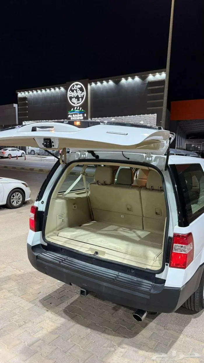 فورد اكسبديشن 2016 دبل عداد 125000فقط XL 6