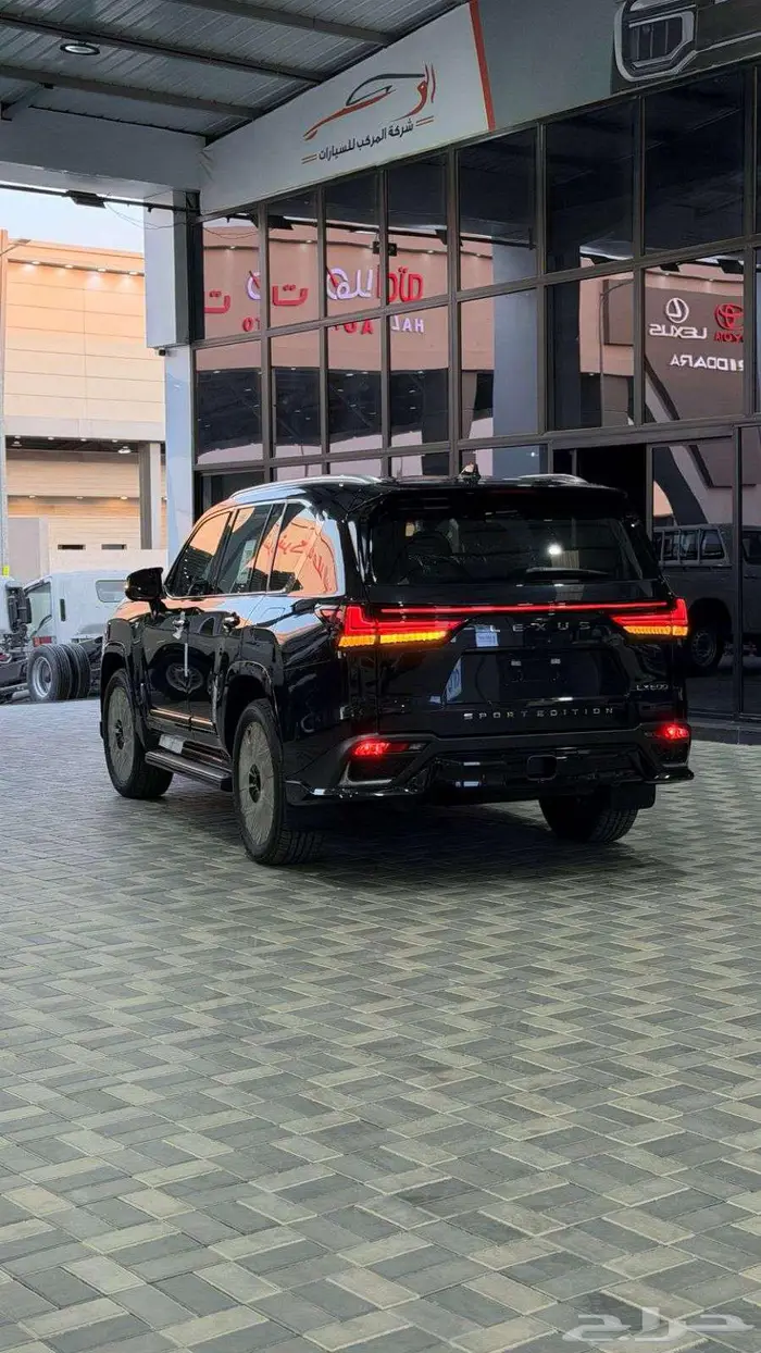 لكزس اف سبورت 2025 عماني 5