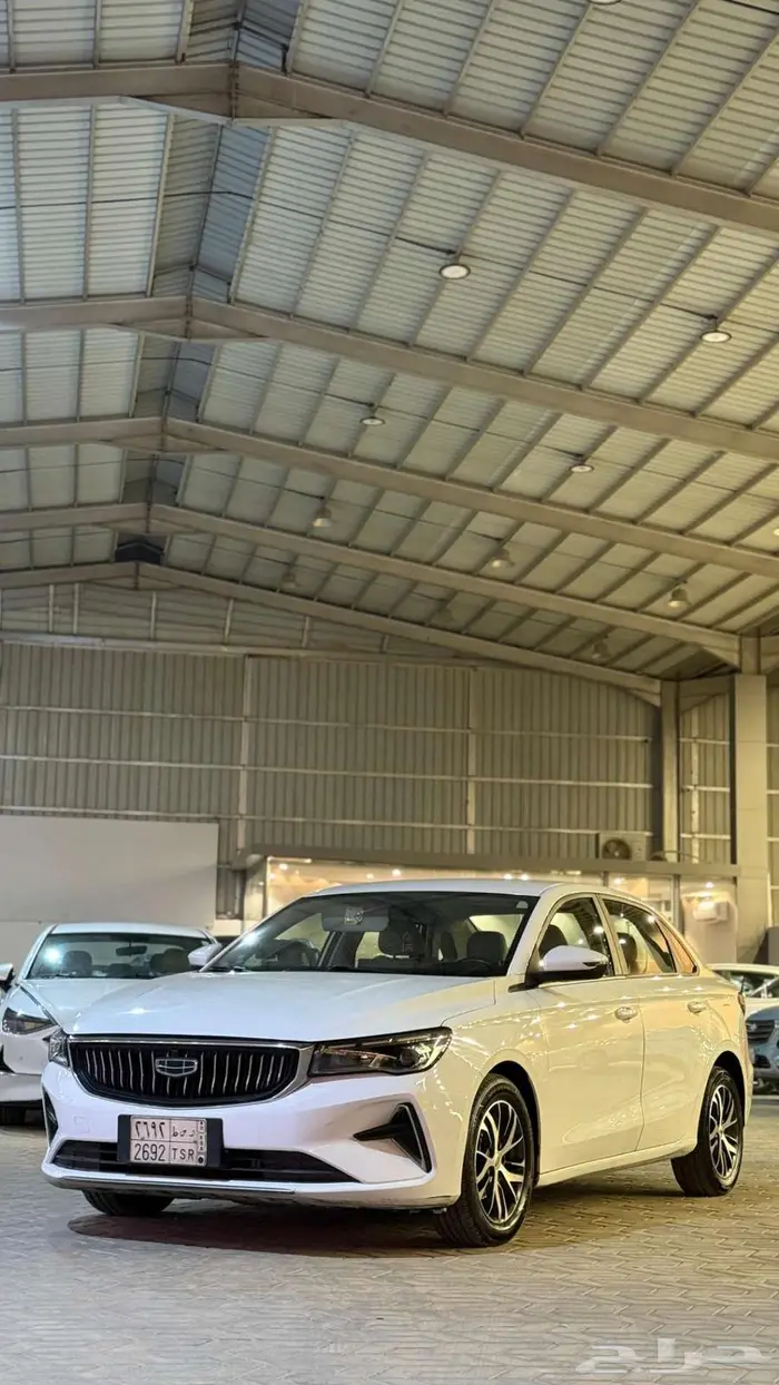 جيلي امجراند ستاندر 2023 لون أبيض ( كاش و أقساط ) 3