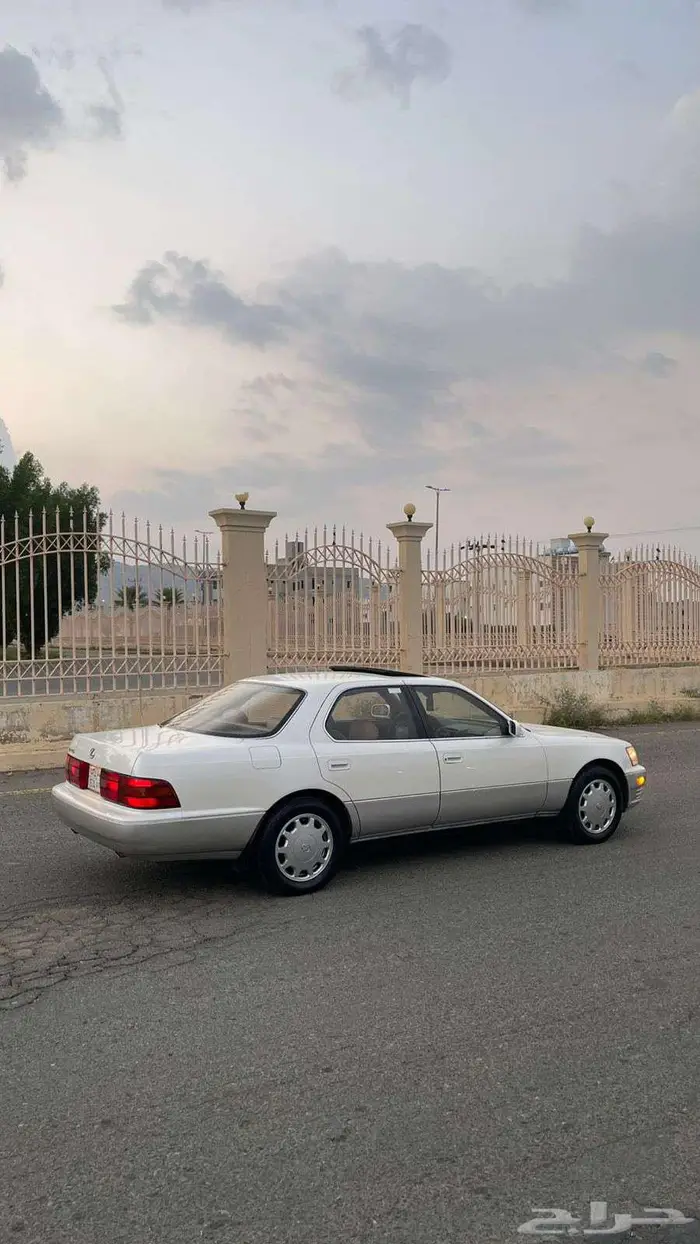 لكزس LS 400 موديل 1990 3