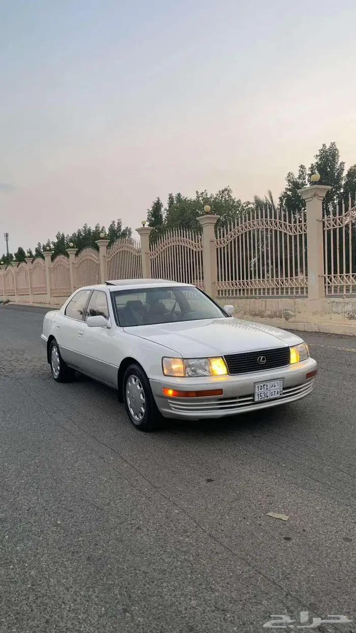 لكزس LS 400 موديل 1990 4