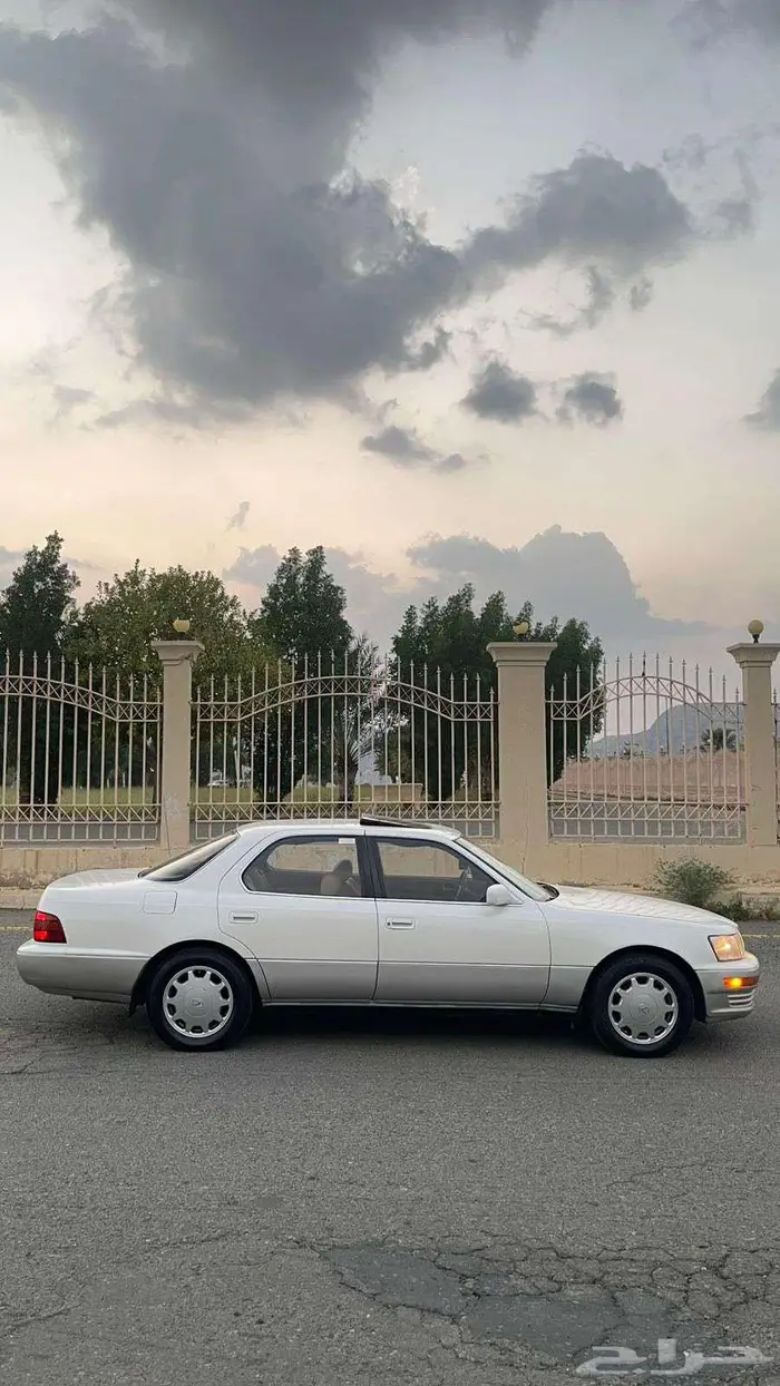 لكزس LS 400 موديل 1990 12
