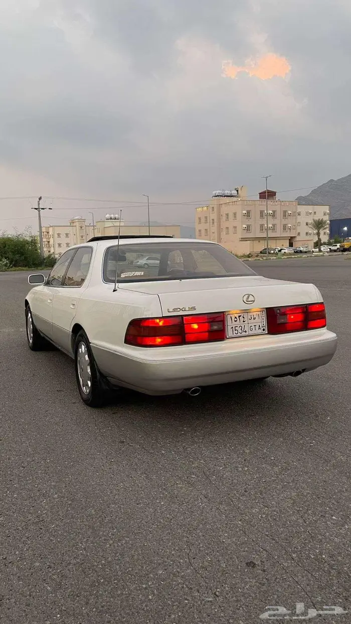 لكزس LS 400 موديل 1990 17