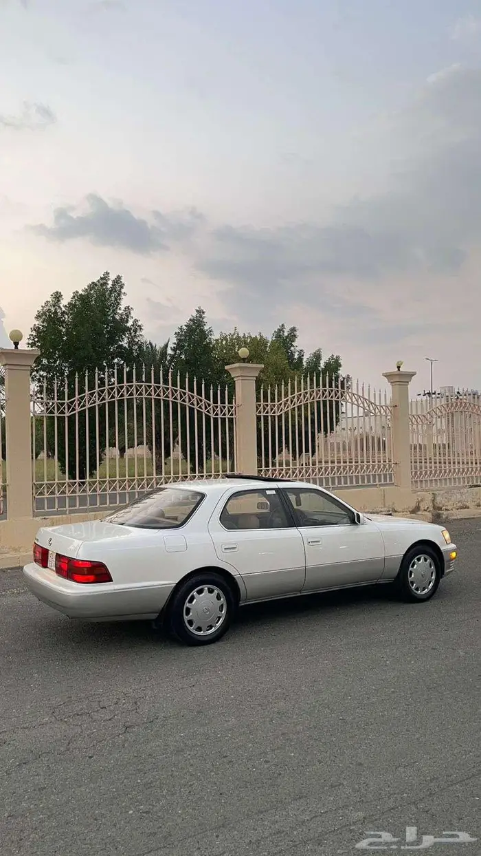 لكزس LS 400 موديل 1990 22