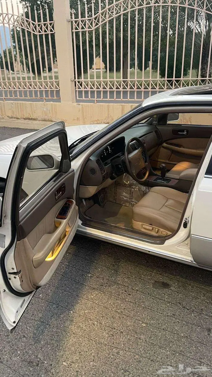 لكزس LS 400 موديل 1990 28