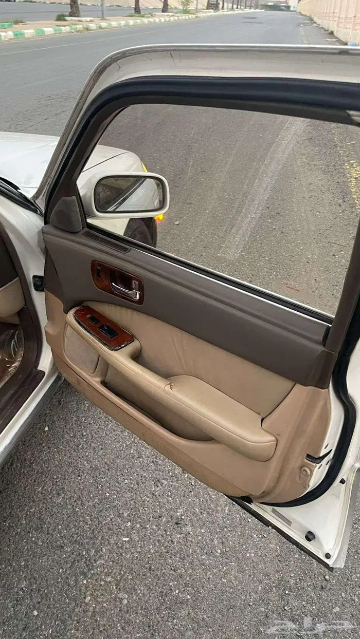 لكزس LS 400 موديل 1990 29