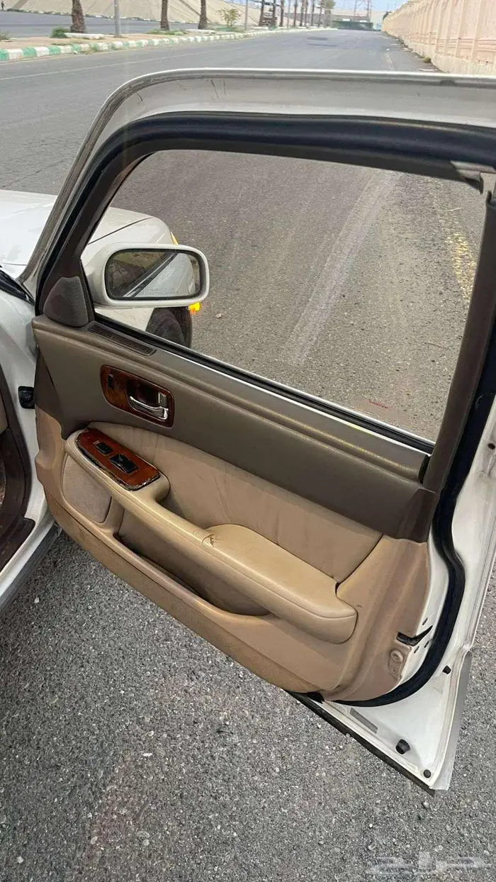 لكزس LS 400 موديل 1990 32