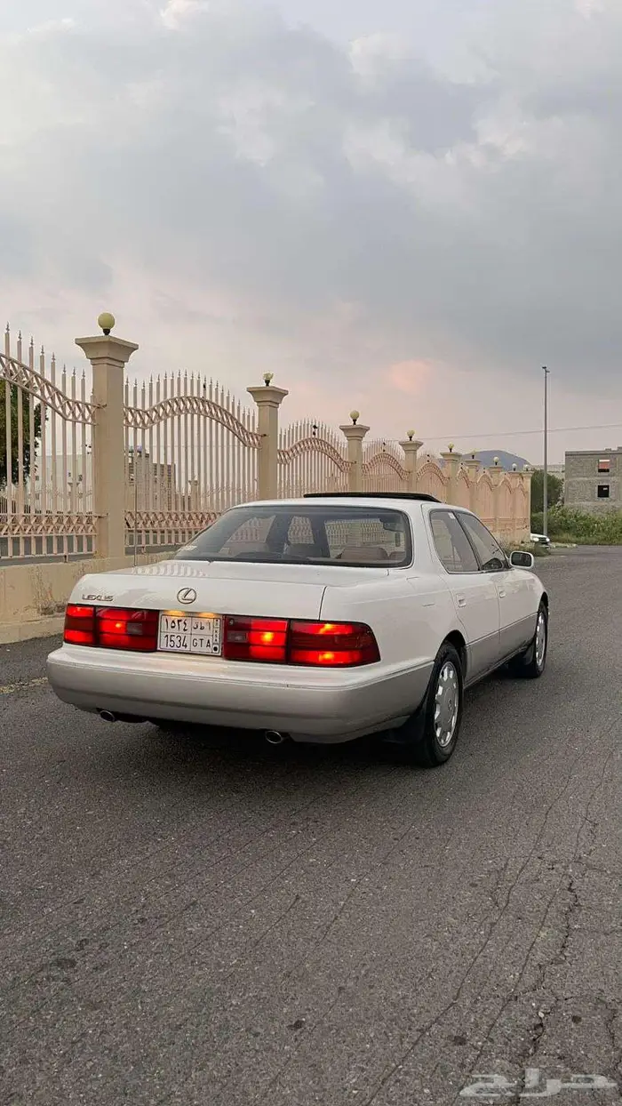 لكزس LS 400 موديل 1990 23