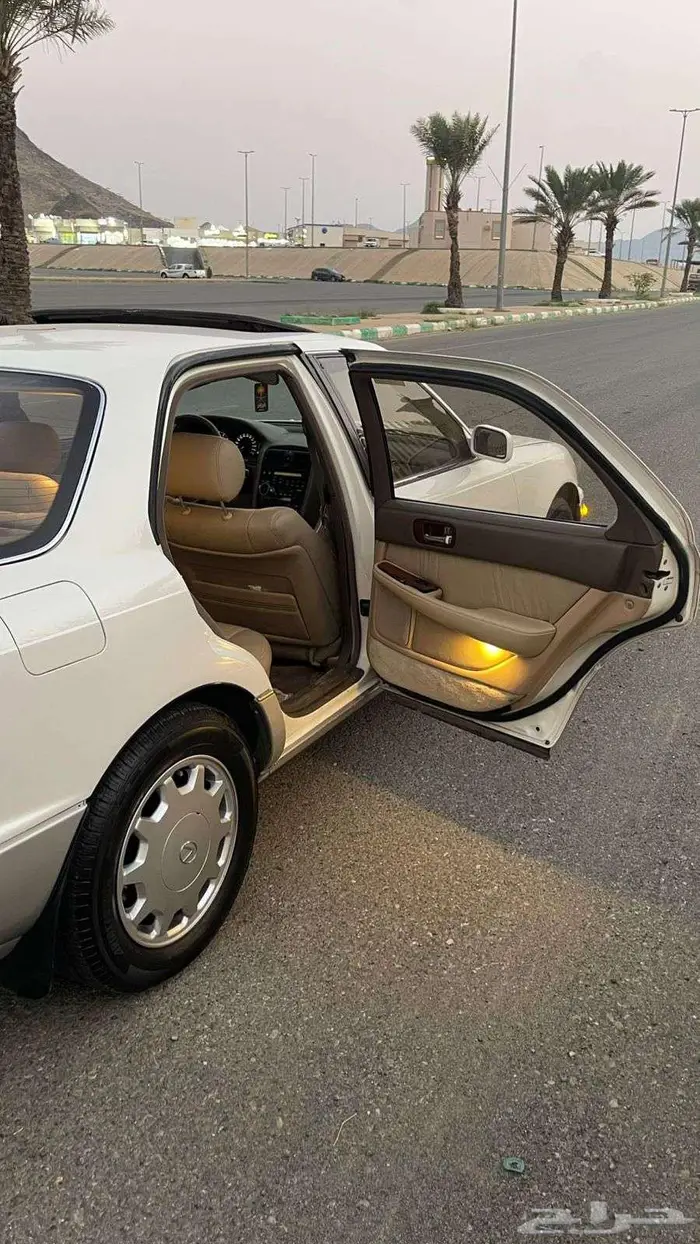 لكزس LS 400 موديل 1990 38