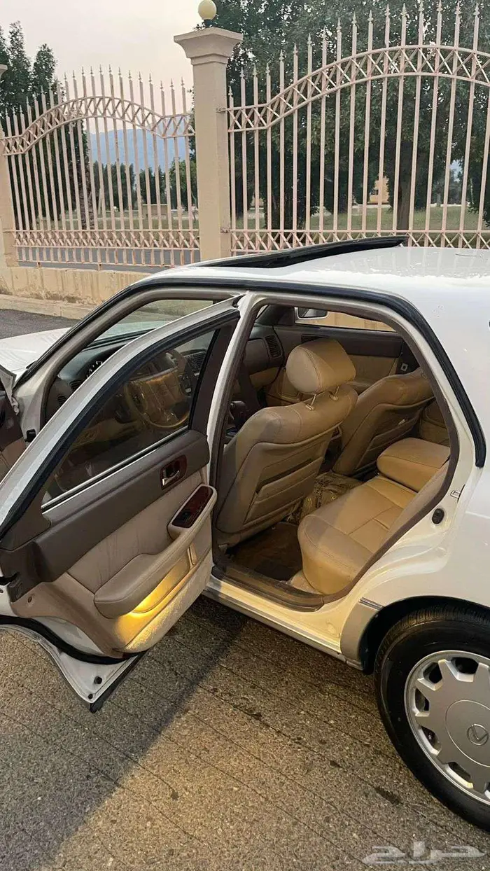 لكزس LS 400 موديل 1990 41