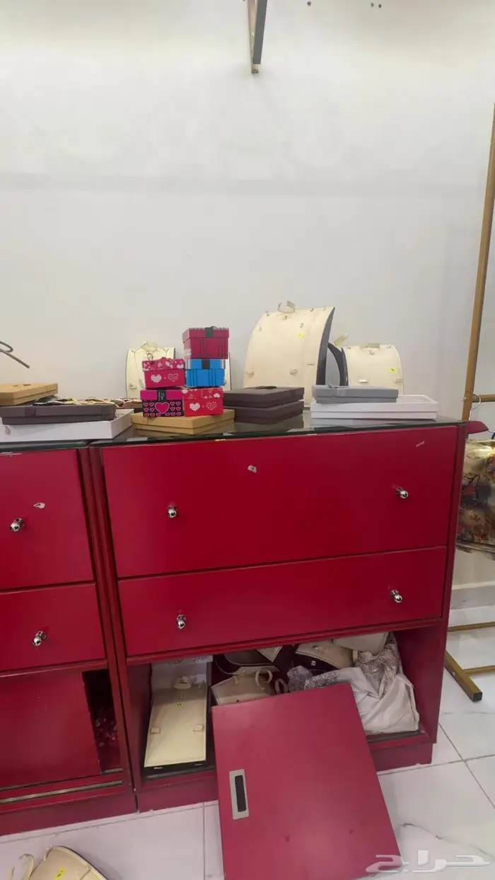 دولاب اكسسوارات مع الاكسسوارات 0