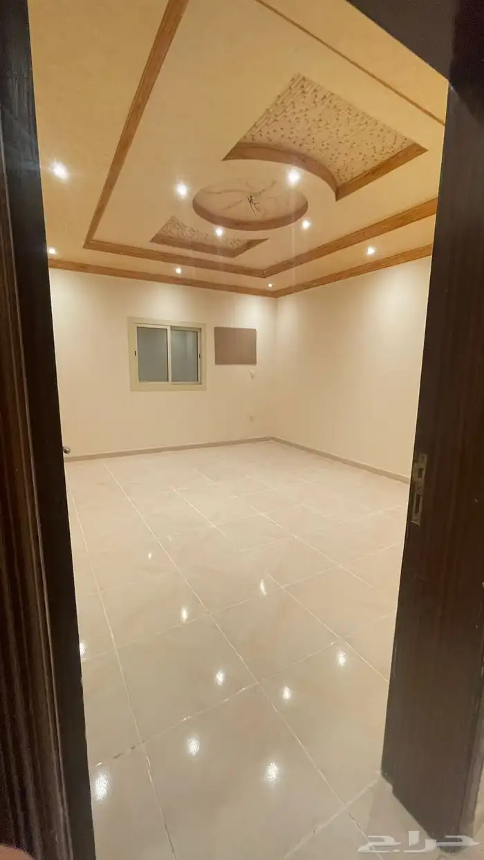 شقة كبيرة وواسعة للايجار السنوي بحي الحمدانية 4