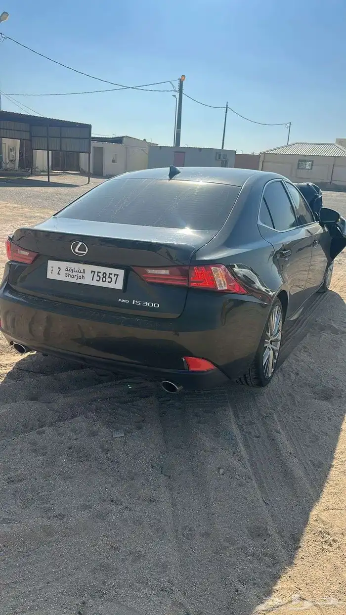 لكزس اي اس 300 مصدومه للبيع 2