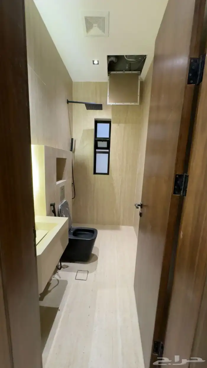 فيلا فاخرة مع شقة في حي البيان 23