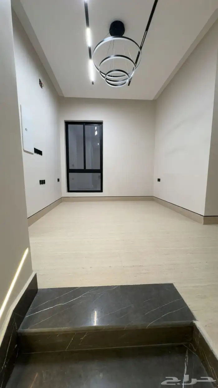 فيلا فاخرة مع شقة في حي البيان 19