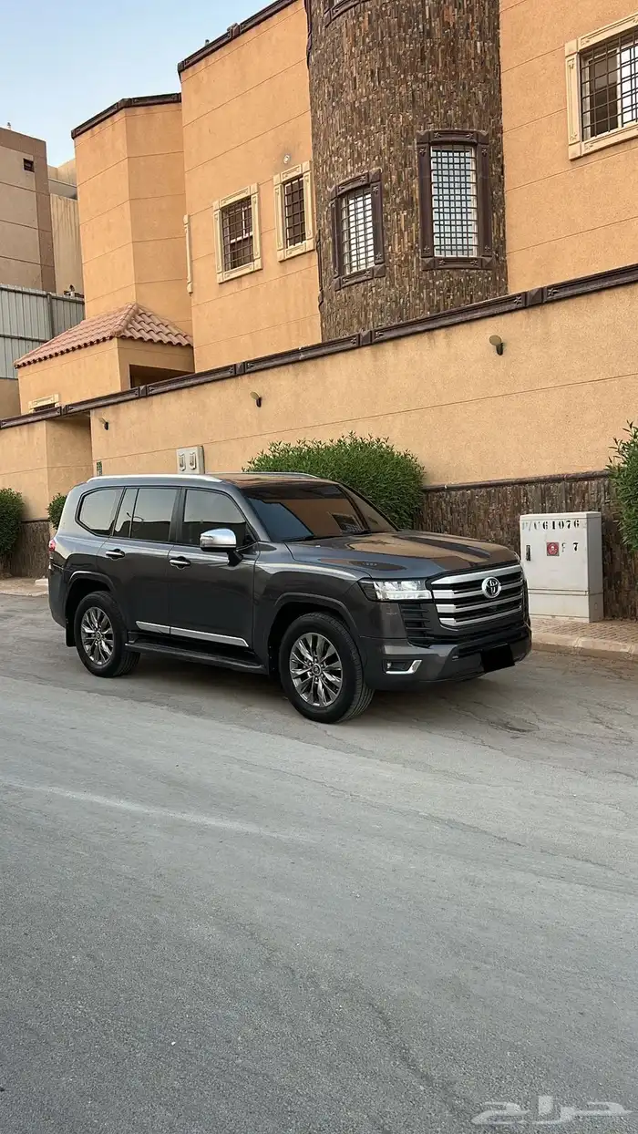 لاندكروزر 2023 وكالة كامل 1