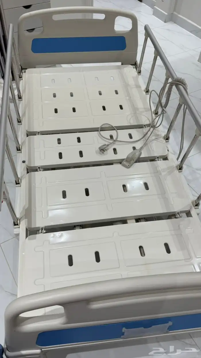 سرير طبي مع مرتبه للامانه ما يجيني الا واحد محتاج 0