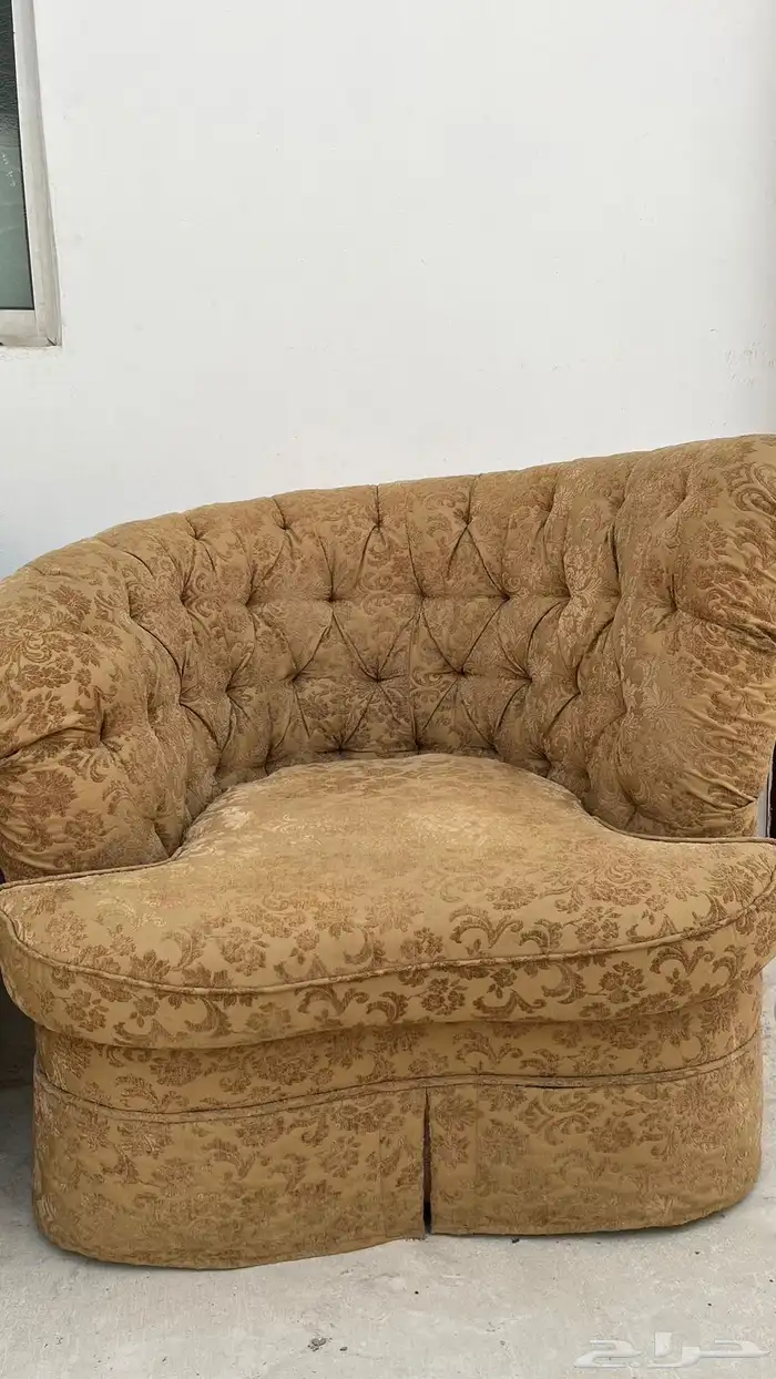 للبيع وفيه منها ثنتين 0