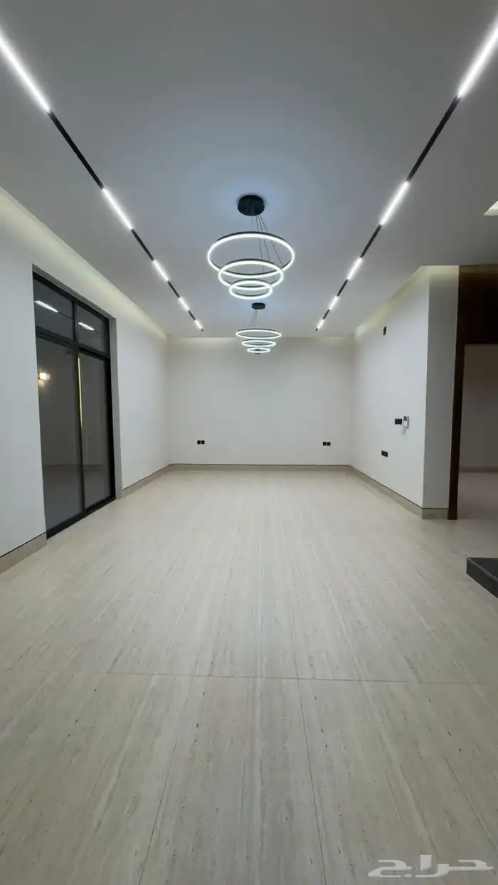 فيلا فاخرة مع شقة في حي البيان 9