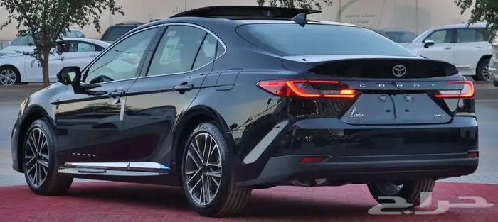 تويوتا كامري لومير موديل 2025 لون اسود مبيعات البنوك 4