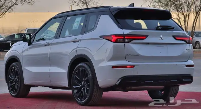 ميتسوبيشي اوتلاندر بلاك سام 2025 3