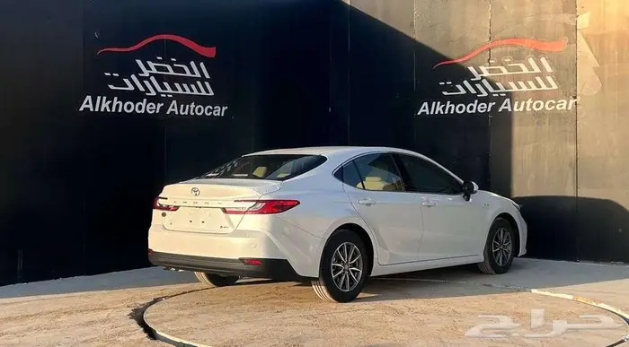 تويوتا كامري E ستاندر هايبرد 5